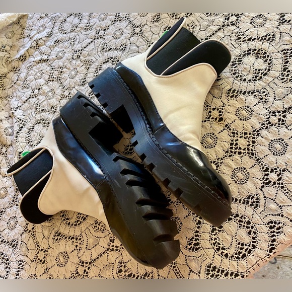 💥ZARA FLAT HEEL ANKLE BOOTS WITH PIPING - OFFICE SIREN💥 - Picture 5 of 13